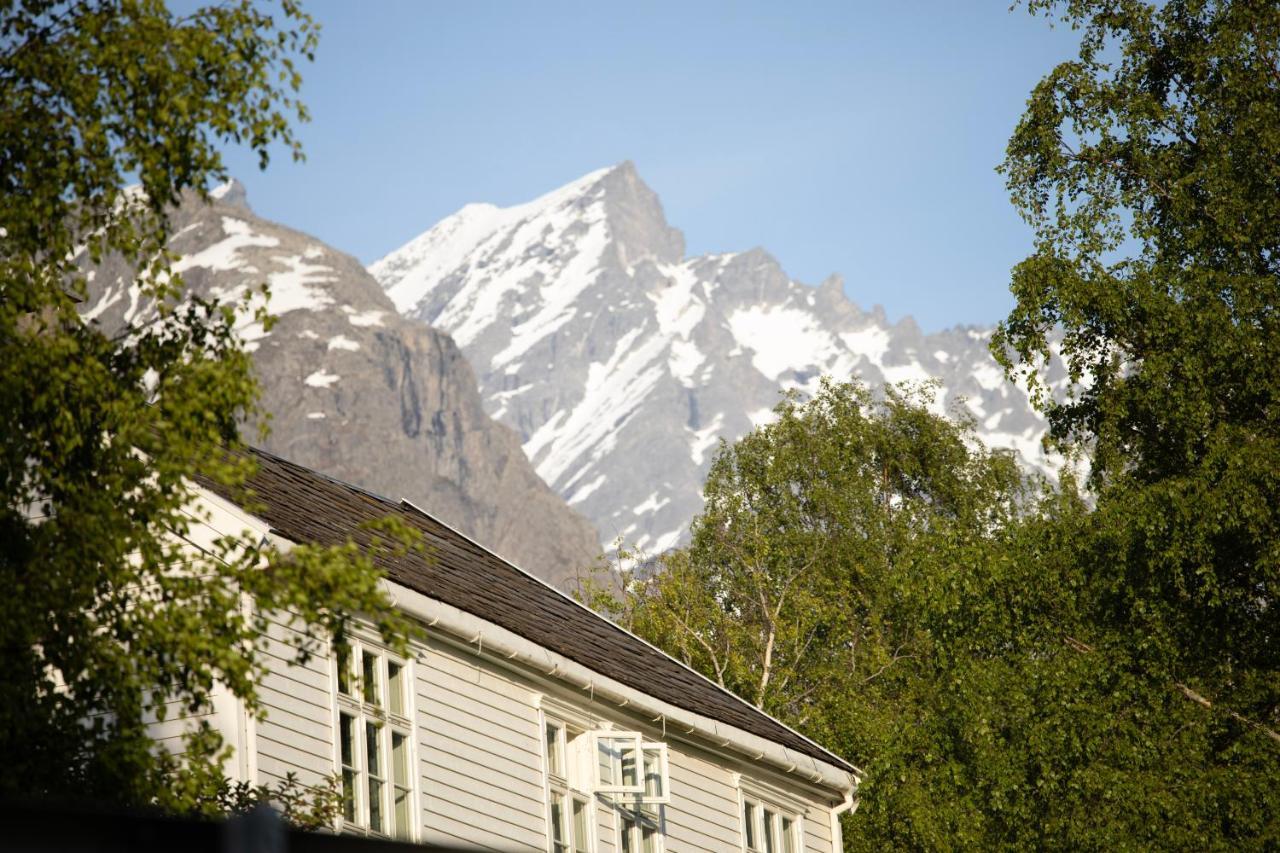 Hotel Aak Åndalsnes Exteriér fotografie